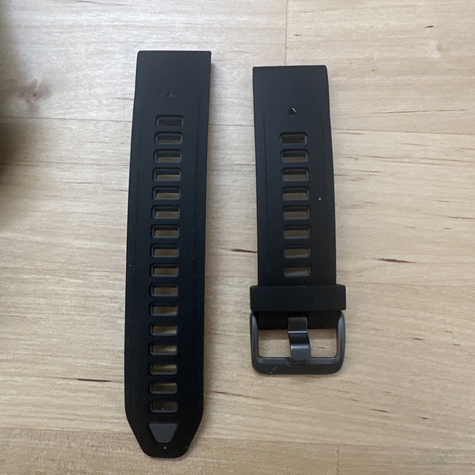 Garmin Fenix 8 AMOLED Sapphire Edition 43mm Grey Carbon Box Case & Watch Straps