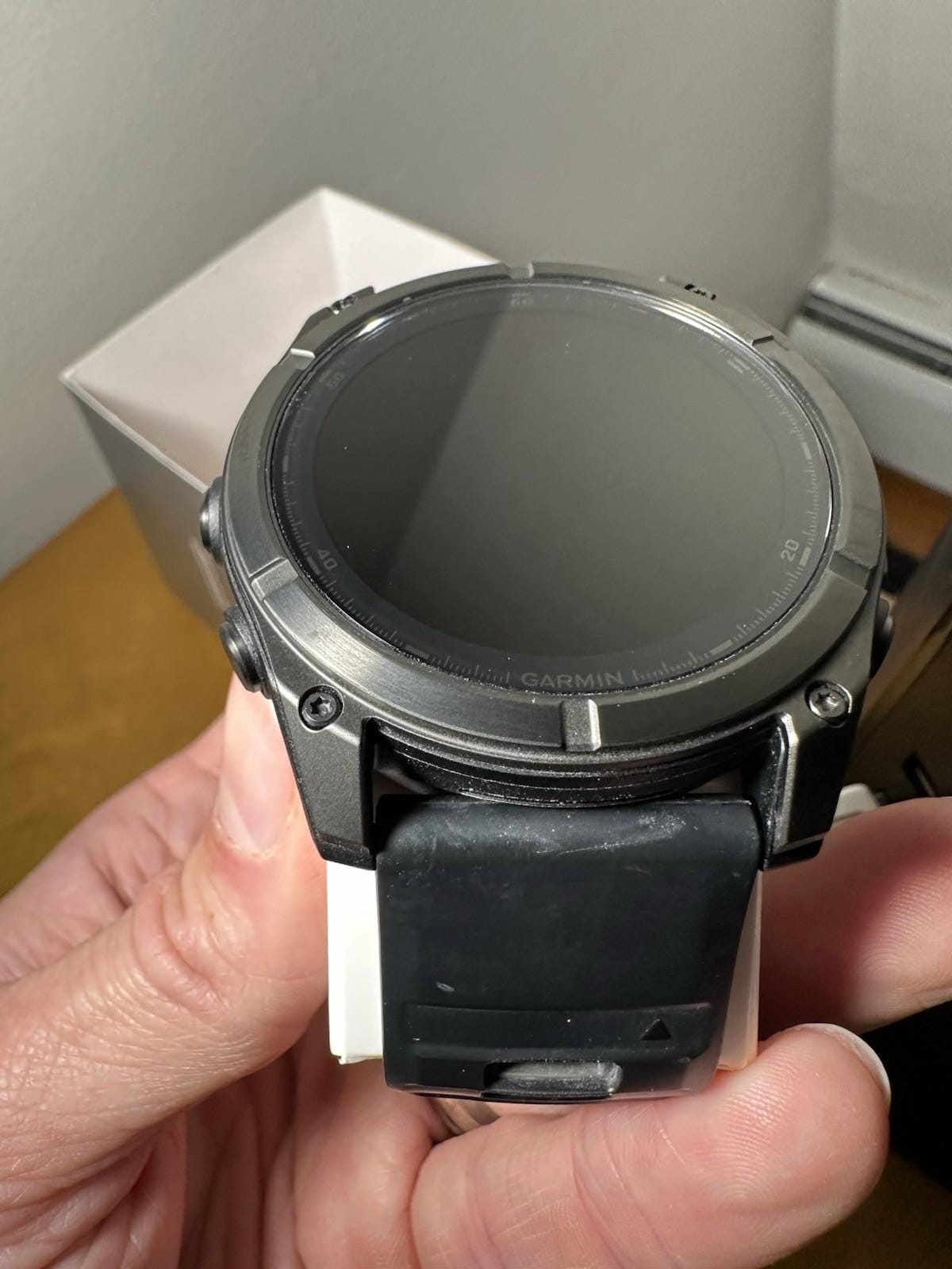 Garmin fenix 8 AMOLED Sapphire 51mm Smartwatch (Carbon Gray Dlc Titanium/Black)