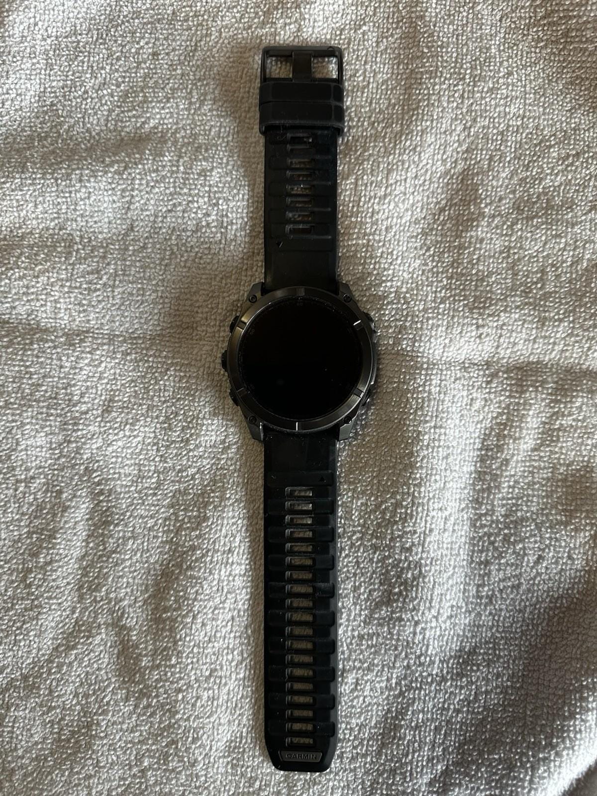 Garmin fenix 8 AMOLED Sapphire 51mm Smartwatch (Carbon Gray Dlc Titanium/Black)