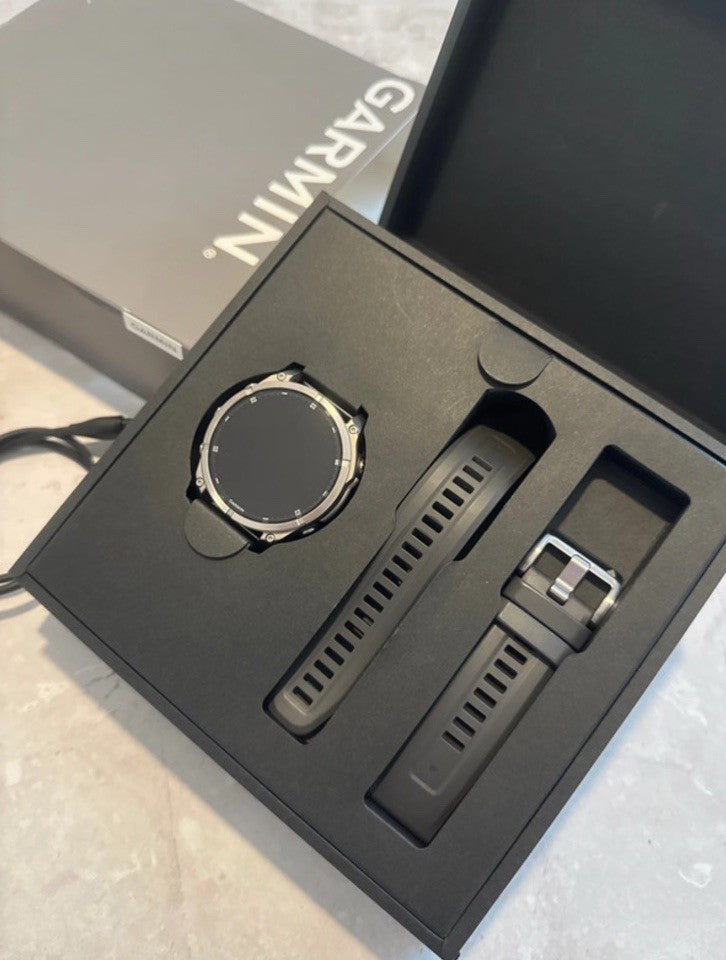 Garmin Fenix 8 47mm AMOLED Premium Multisport GPS Watch. EXCELLENT CONDITION